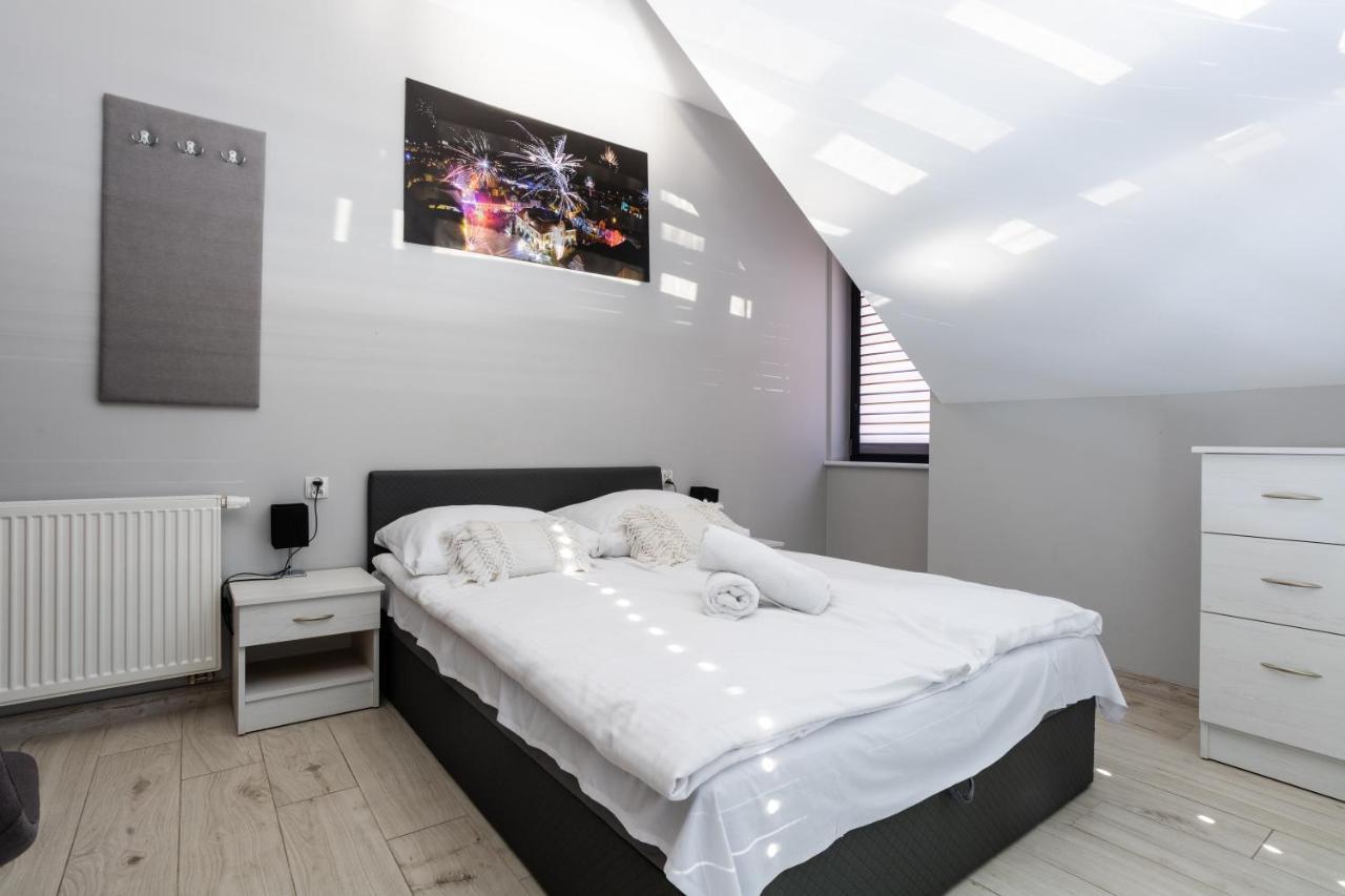 Noclegijarocin Bed & Breakfast Exteriör bild
